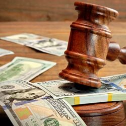Суды и штрафы: чем опасно занижение цены при сделках с жильем